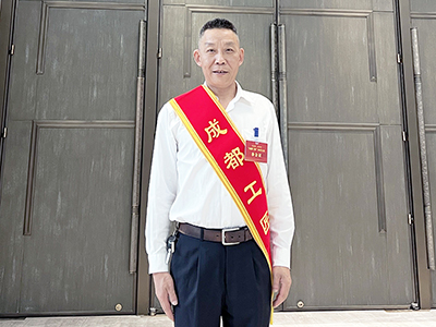 E:2023.66.28【工匠心灵】千淘万漉虽劳累，吹尽狂沙始到金——“成都工匠”  薛刚官网“成都工匠”薛刚.jpg