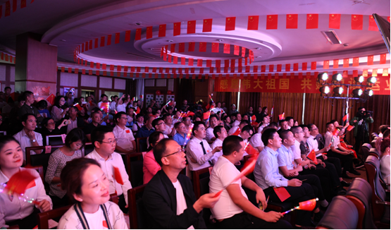 300余2121非凡运业人同唱红歌  共同庆祝新中国70华诞