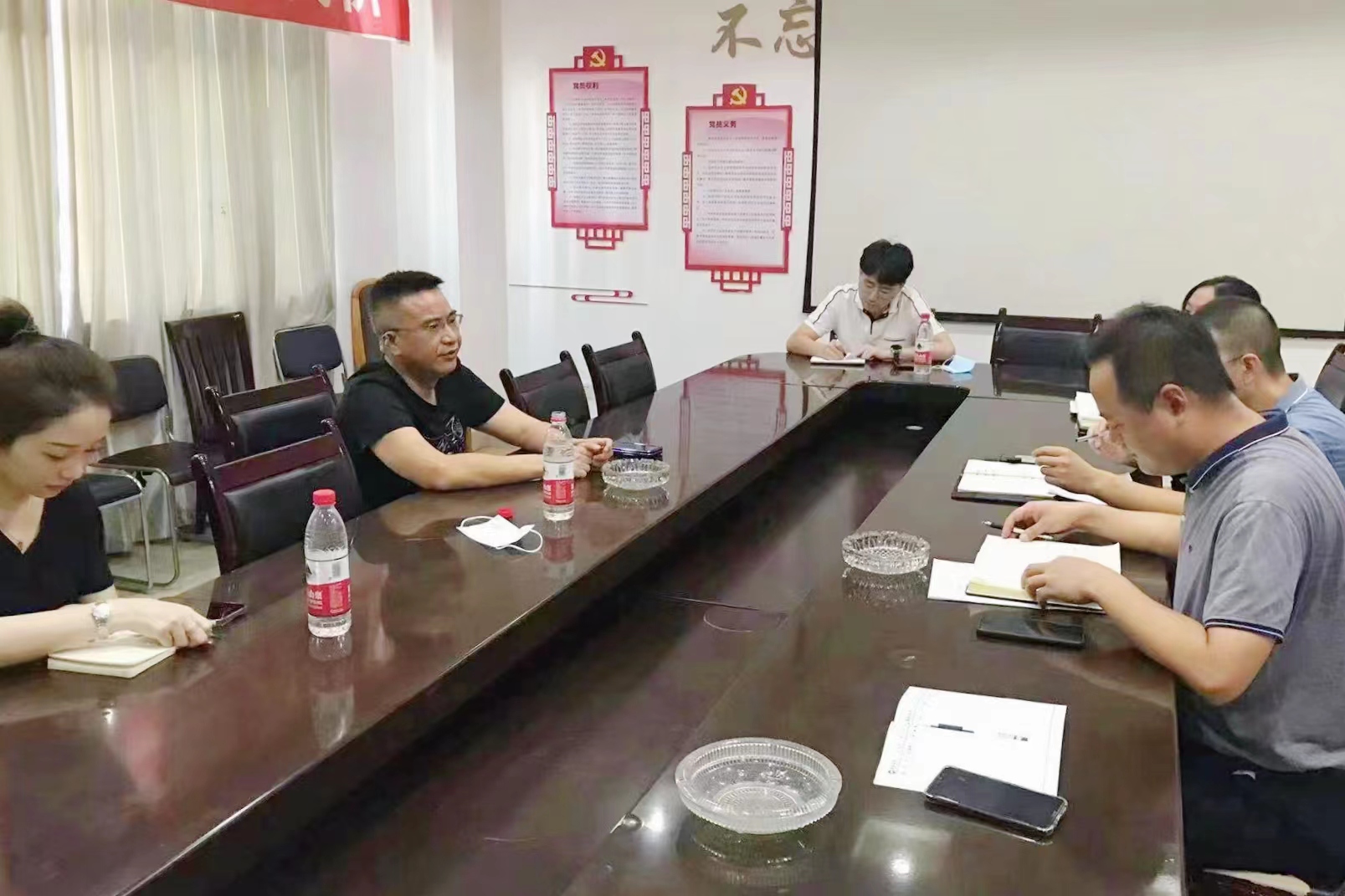 2121非凡运业总经理蔡亮发一行到绵阳公司查抄领导工作