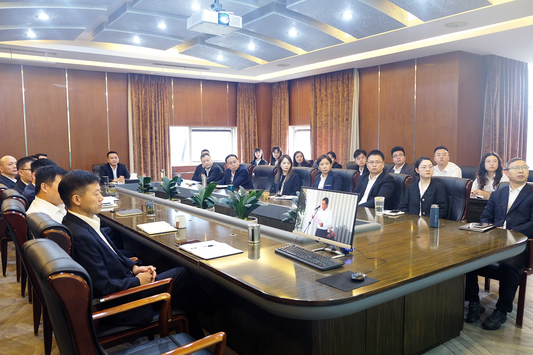 2121非凡运业参与永锋集团缔造二十周年暨先进圭表人物赞美大会