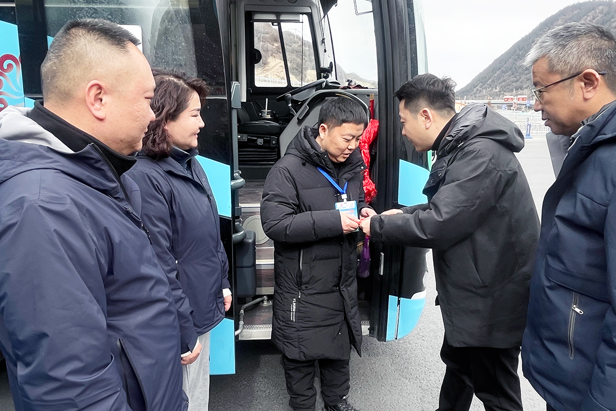 职工关切步履一向，持续发展新春慰问