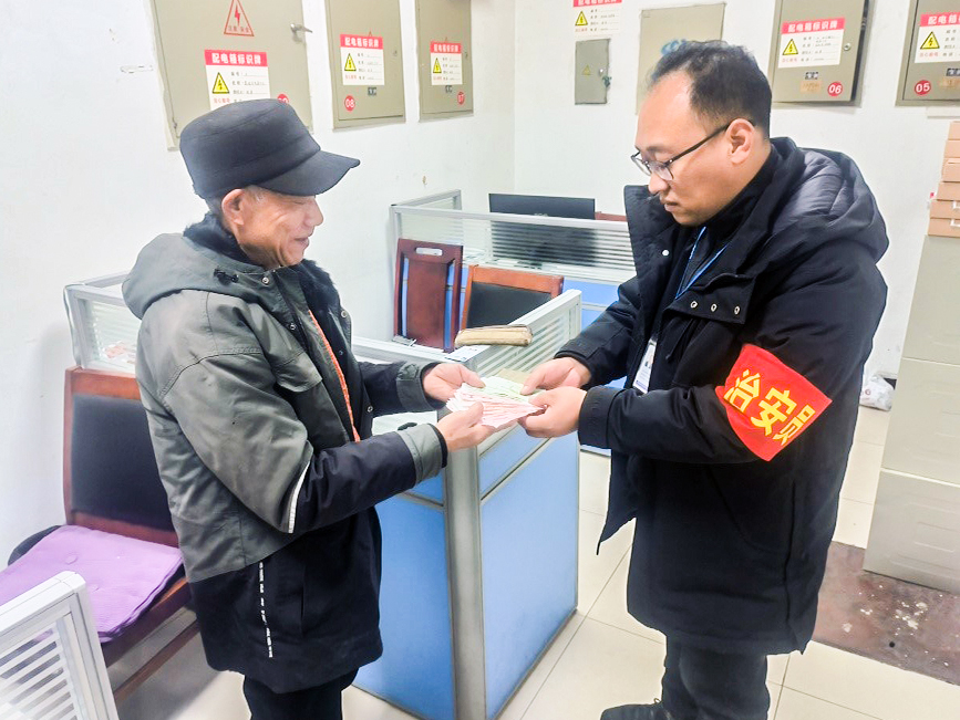 【春运纪实】拾金不昧暖人心，春运旅途添色彩