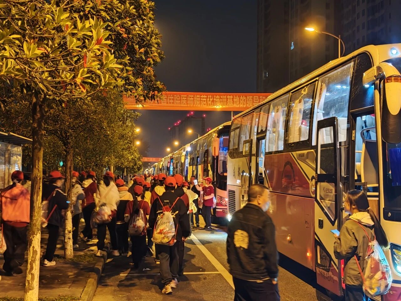 2121非凡长运圆满实现2025成都马拉松运输保险工作